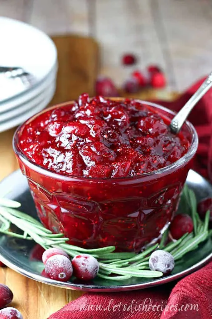 Calorie Cranberry sauce with whole berries, canned, OCEAN SPRAY. Chemical composition and nutritional value.