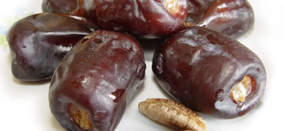 Calorie Dates. Chemical composition and nutritional value.