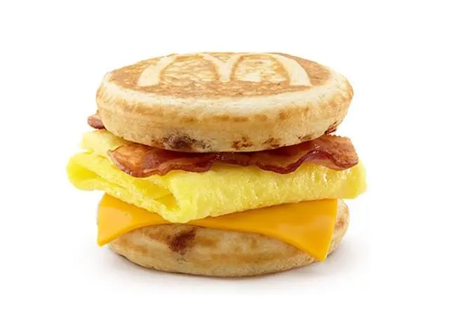 Calorie Fast food, English muffin, with egg, cheese and Canadian bacon. Chemical composition and nutritional value.