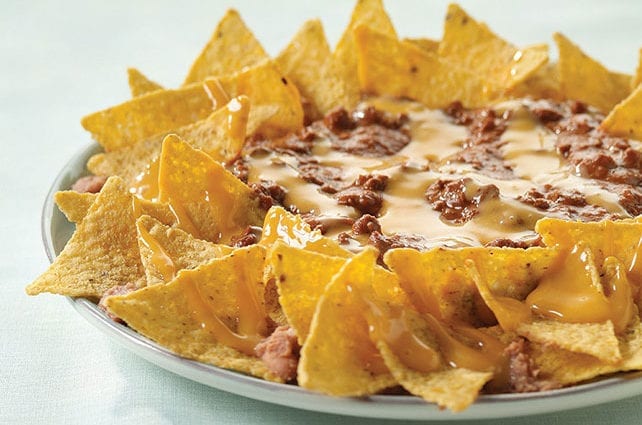 Calorie Fast food, nacho with cheese, beans, ground beef and pepper. Chemical composition and nutritional value.