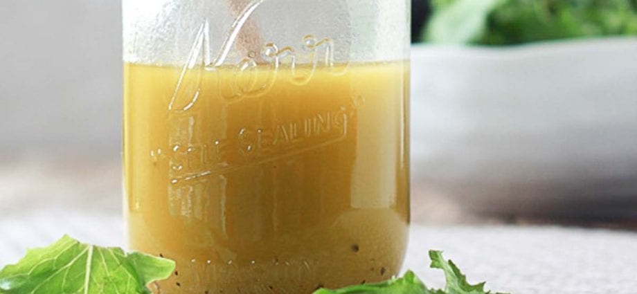 Calorie Homemade vinegar and oil salad dressing. Chemical composition and nutritional value.