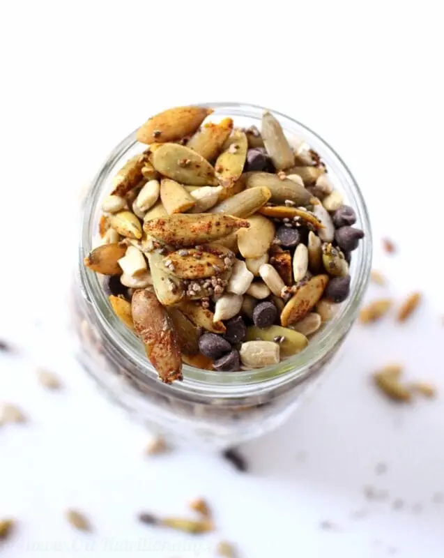 Calorie Nuts, peanut free mixture, fried in oil, with salt. Chemical composition and nutritional value.