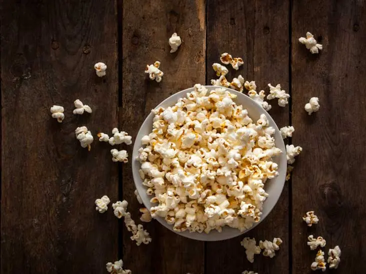 Calorie Popcorn. Chemical composition and nutritional value.