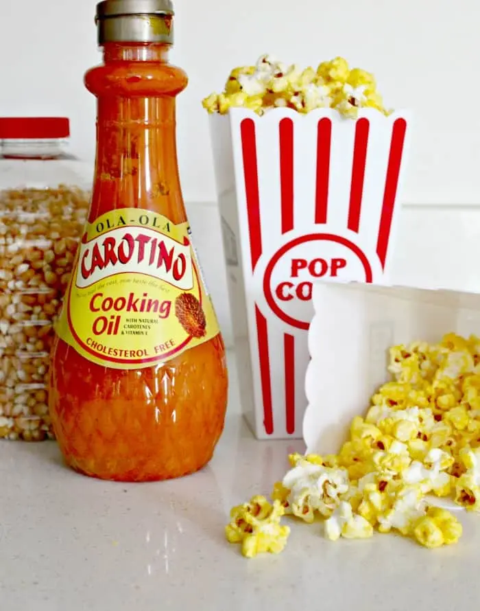 Calorie Popcorn, with palm oil, cooked in the microwave. Chemical composition and nutritional value.