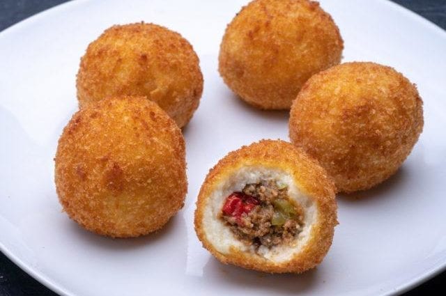 Calorie Potato balls, frozen, baked in the oven. Chemical composition and nutritional value.