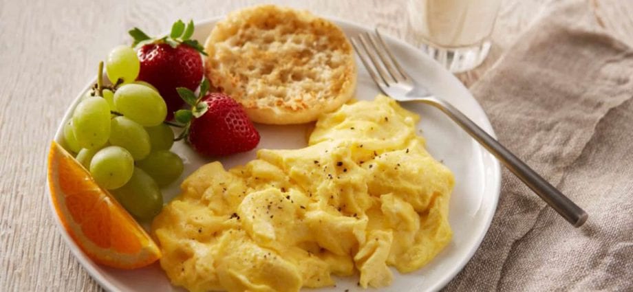 卡路里炒鸡蛋，冷冻。 化学成分和营养价值。