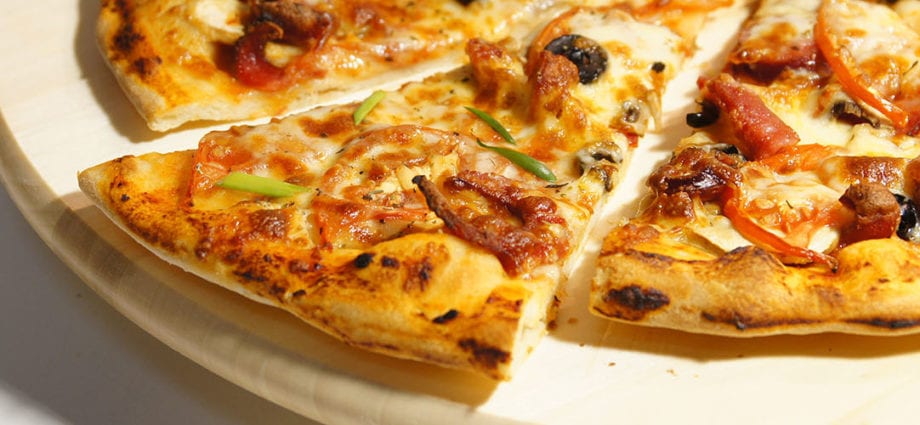 Calorii Fast food, pizza cu brânză, crustă groasă, 14 inci. Compoziția chimică și valoarea nutrițională.