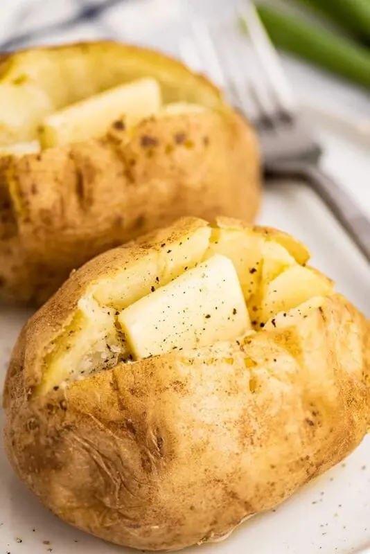 Calories Microwaved potatoes in peel, core, with salt. Chemical composition and nutritional value.