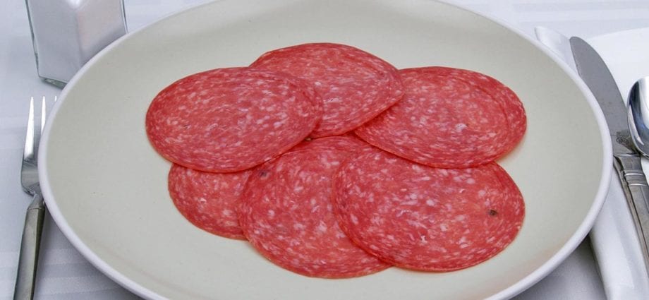 Calories Salami, from pork, and beef, less sodium. Chemical composition and nutritional value.