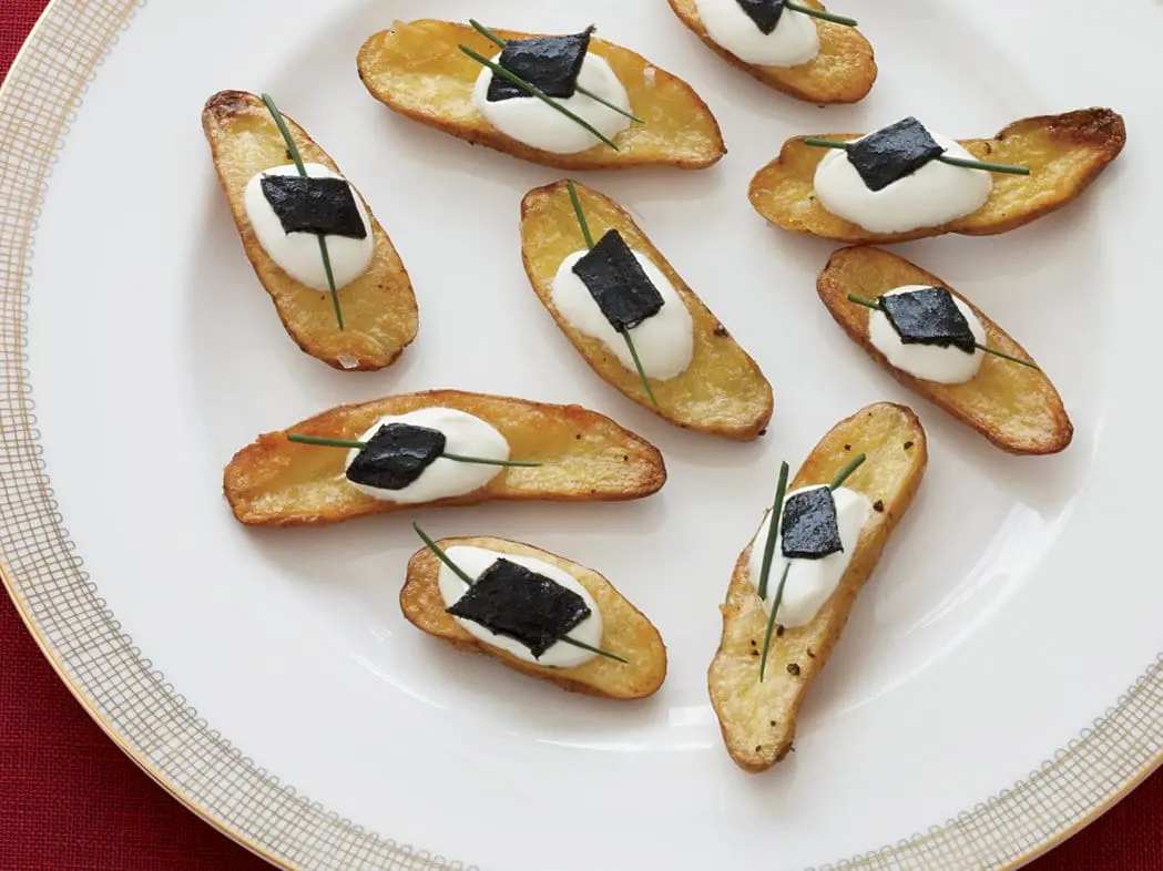 Canape recipe with pressed caviar. Calorie, chemical composition and nutritional value.