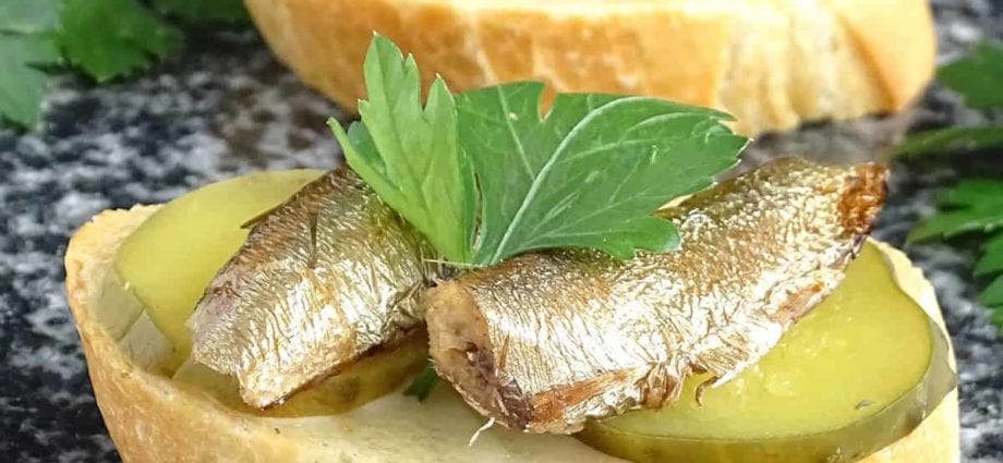 Canape recipe with sprat and egg. Calorie, chemical composition and nutritional value.