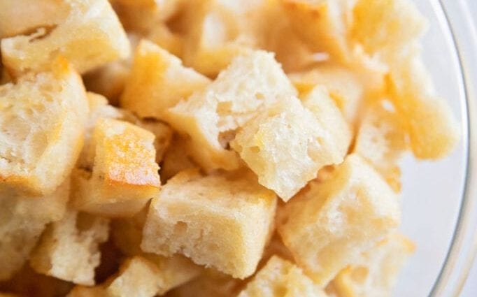 Cheese croutons recipe. Calorie, chemical composition and nutritional value.