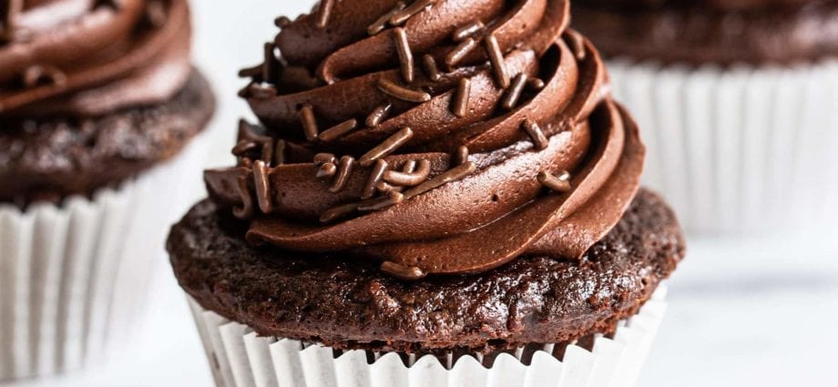 Chocolate cupcake recipe. Calorie, chemical composition and nutritional value.