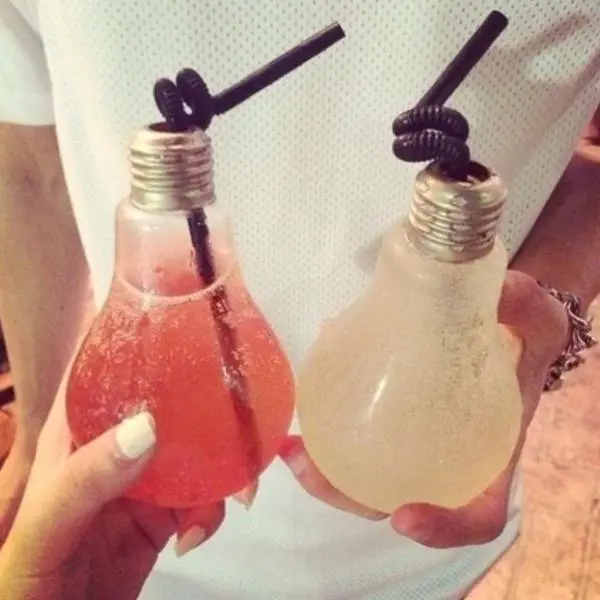 Cocktails in light bulbs &#8211; a new feature of fashionable parties