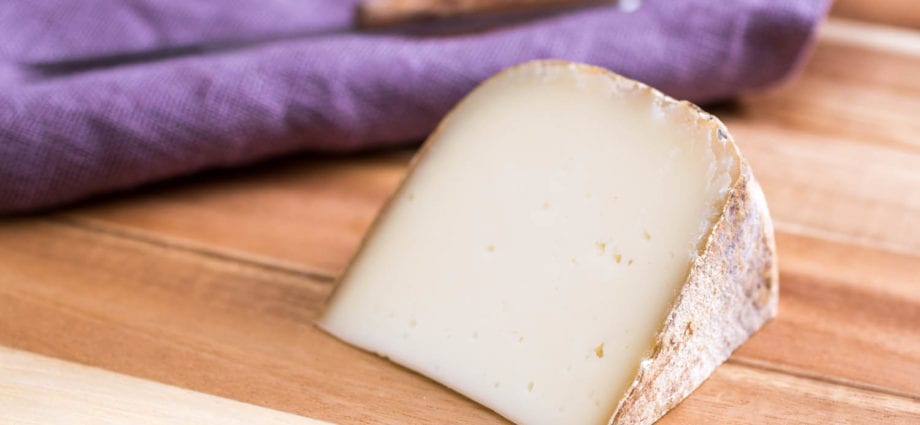 Brânză de capră tare, mdzh 50% uscată în ve