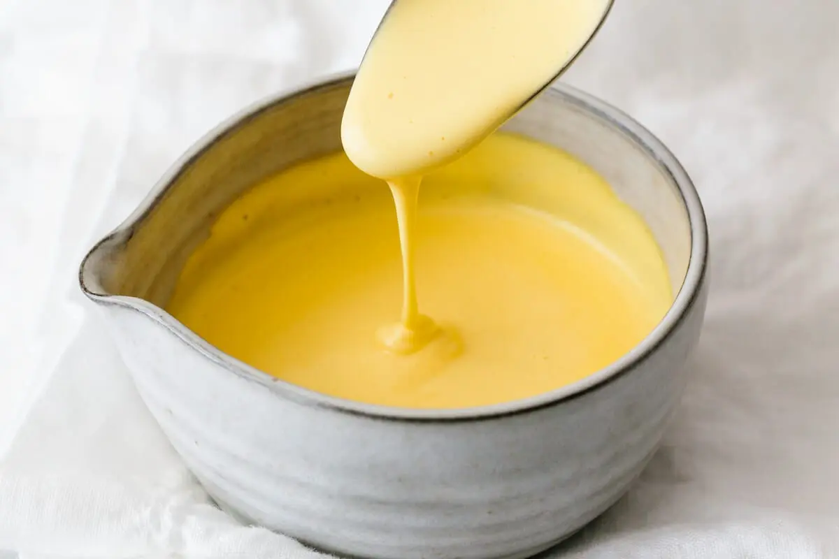 Hollandaise sauce: how to make it