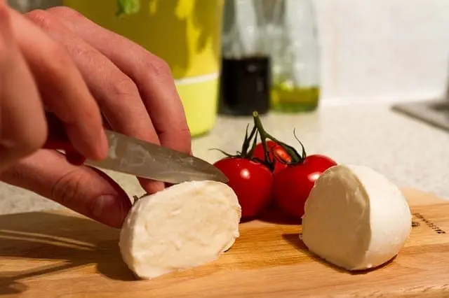 How to cut mozzarella into even slices