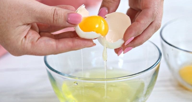 Cara memisahkan kuning telur dari protein (video)