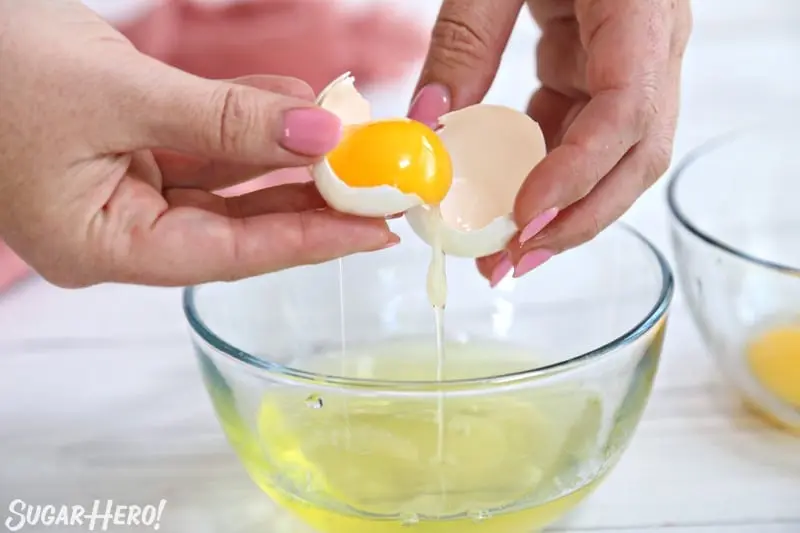 How to separate the yolk from the protein (video)