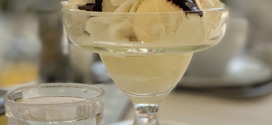 Ice cream sa isang stick na may crispy glaze, 25% fat