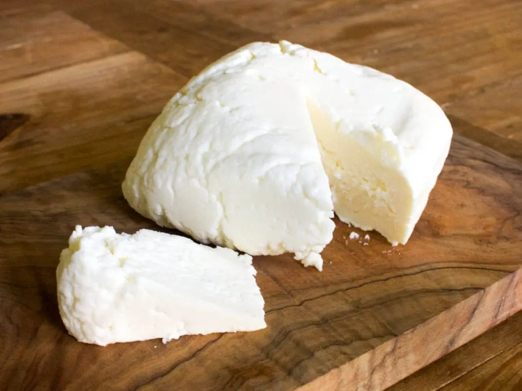 Keso Fresco cheese, soft white cheese, fresh, mdzh. 49% dry in-ve