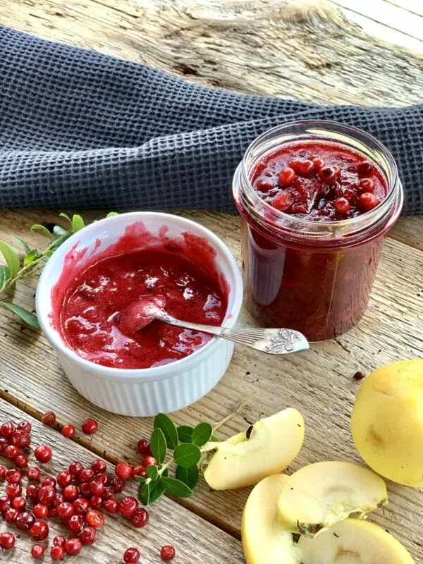 Lingonberry and apple marmalade recipe. Calorie, chemical composition and nutritional value.