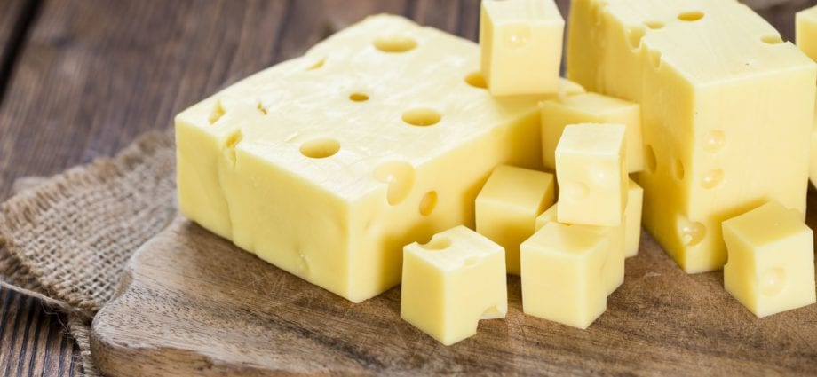 Плаўлены сыр чеддер або амерыканскі сыр з нізкім утрыманнем солі, праміле 55% сухога ўтрымання