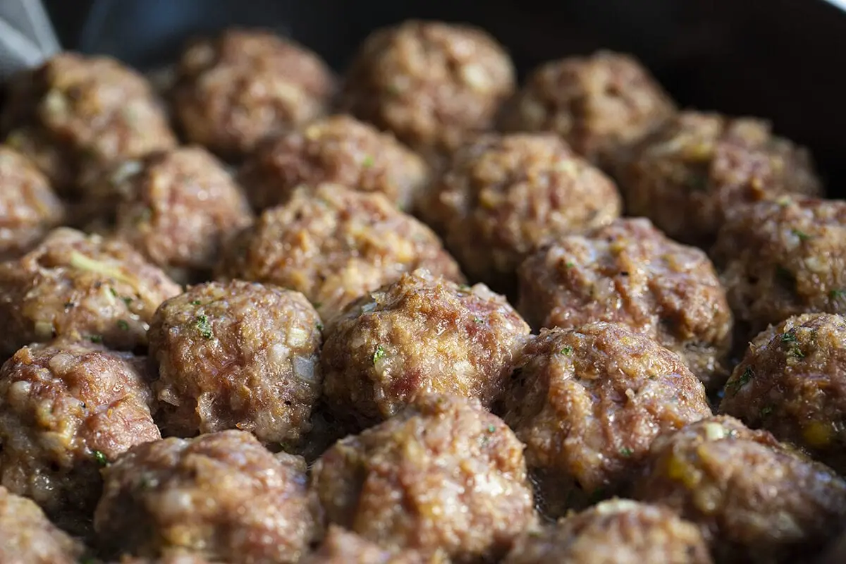 Meatballs recipe (1st option). Calorie, chemical composition and nutritional value.