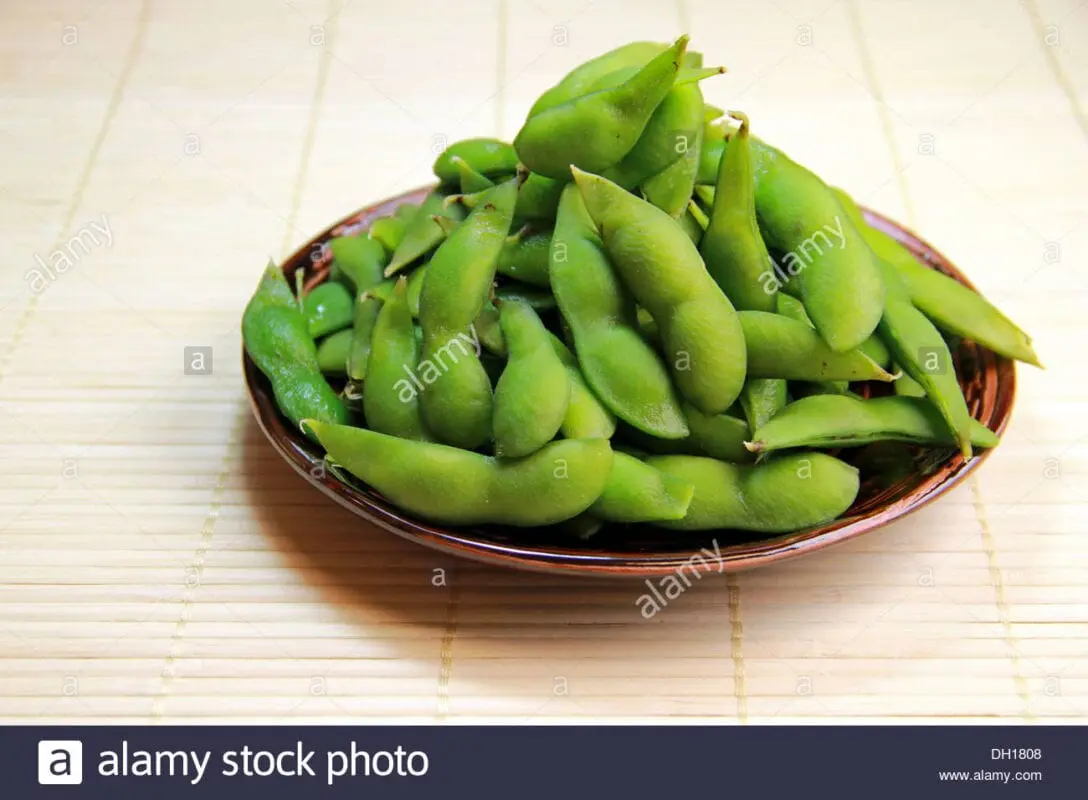 Edamame, boiled soybeans in pods, frozen, cooked