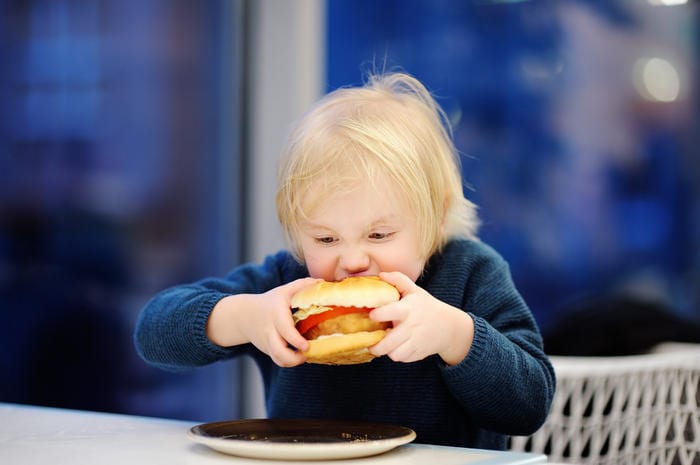 Child and overweight: how to eat correctly