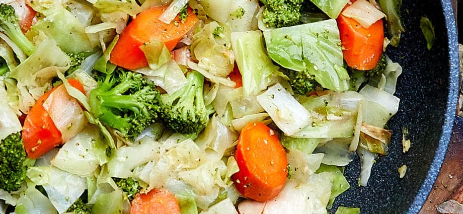 Recipe Assorted cabbage and vegetables. Calorie, chemical composition and nutritional value.