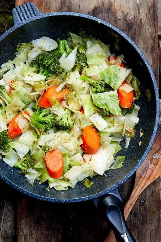 Recipe Assorted cabbage and vegetables. Calorie, chemical composition and nutritional value.