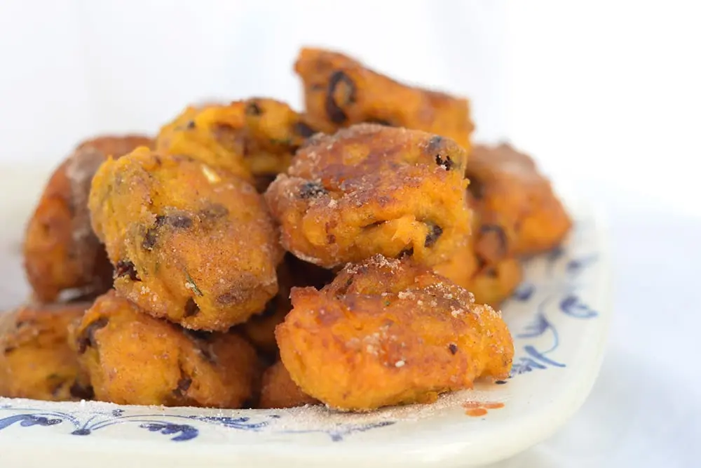 Recipe for Fritters with raisins. Calorie, chemical composition and nutritional value.