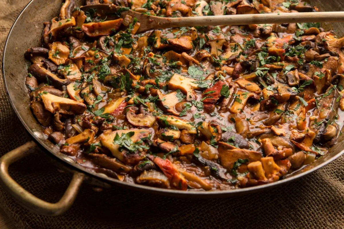 Recipe for Mushroom Stew with Eggs. Calorie, chemical composition and nutritional value.