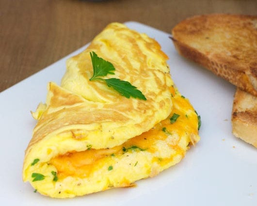 Recetë për Omeletën me Krem të Rrahur. Kalori, përbërja kimike dhe vlera ushqyese.