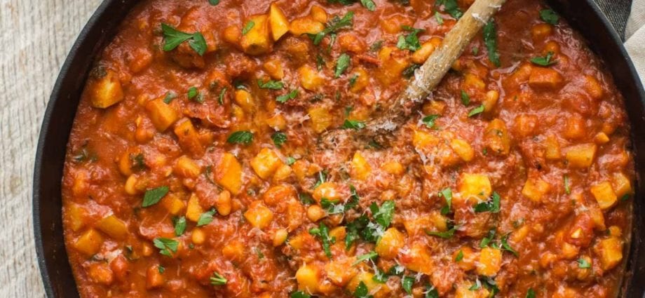 Recipe Legumes in sauce. Calorie, chemical composition and nutritional value.