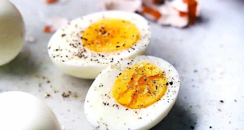 Resep Olie en harde eier sous. Kalorie, chemiese samestelling en voedingswaarde.