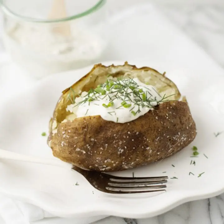 Recipe Potatoes baked in sour cream sauce. Calorie, chemical composition and nutritional value.