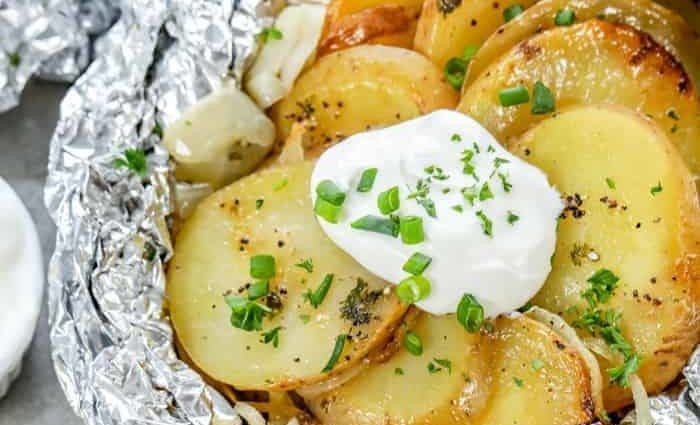 Recept Krompir u foliji. Kalorija, hemijski sastav i hranjiva vrijednost.