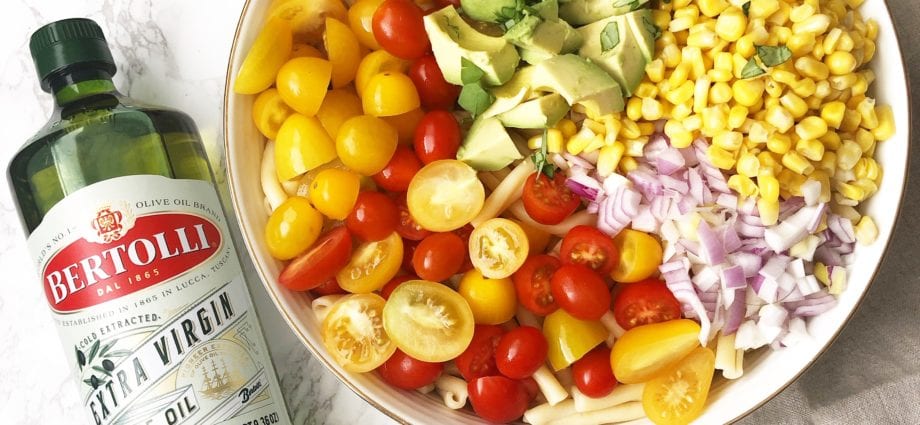 Resipi Salad dengan minyak dan cuka. Kalori, komposisi kimia dan nilai pemakanan.