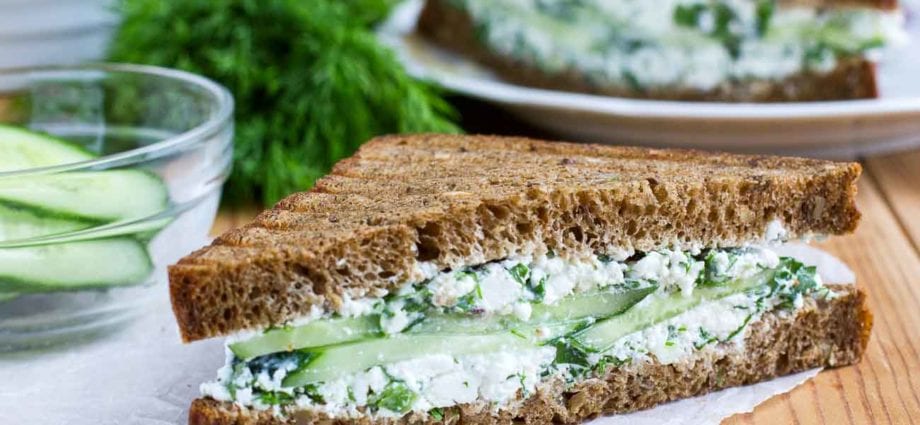 Recipe Sandwich with cottage cheese and raisins. Calorie, chemical composition and nutritional value.