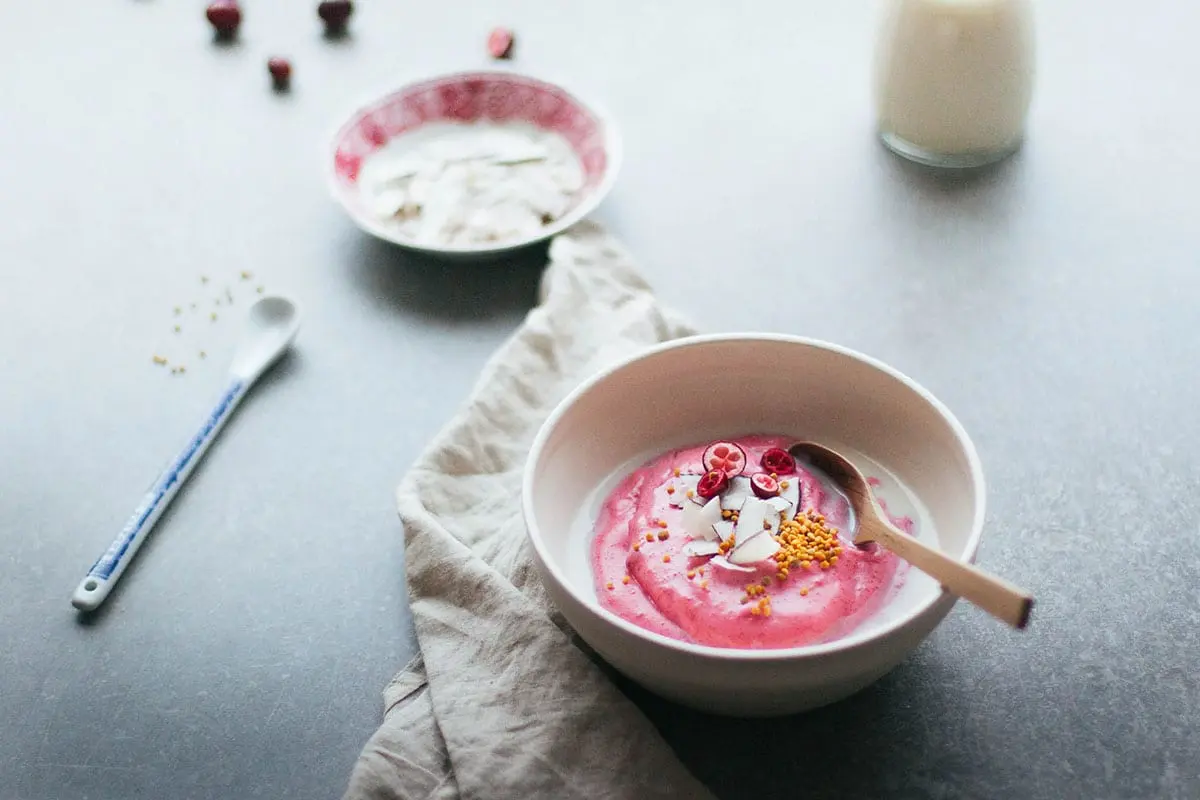 Recipe Semolina porridge with cranberry juice. Calorie, chemical composition and nutritional value.