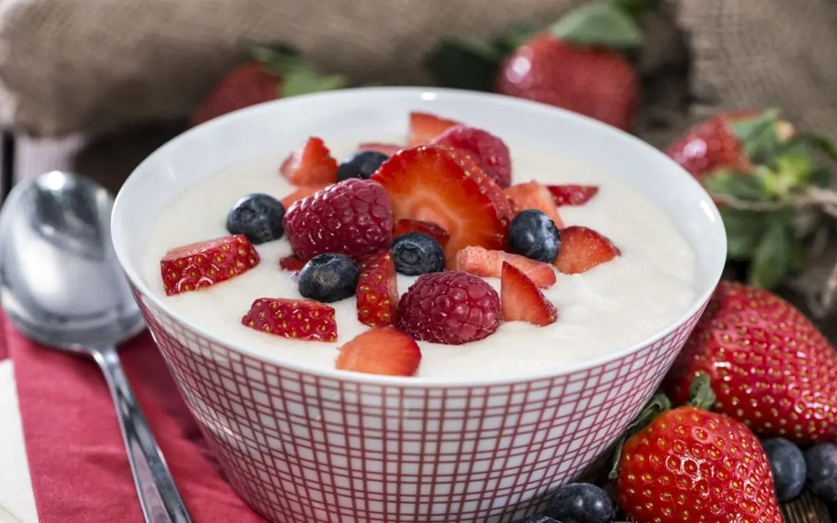 Recipe Semolina pudding with strawberries. Calorie, chemical composition and nutritional value.