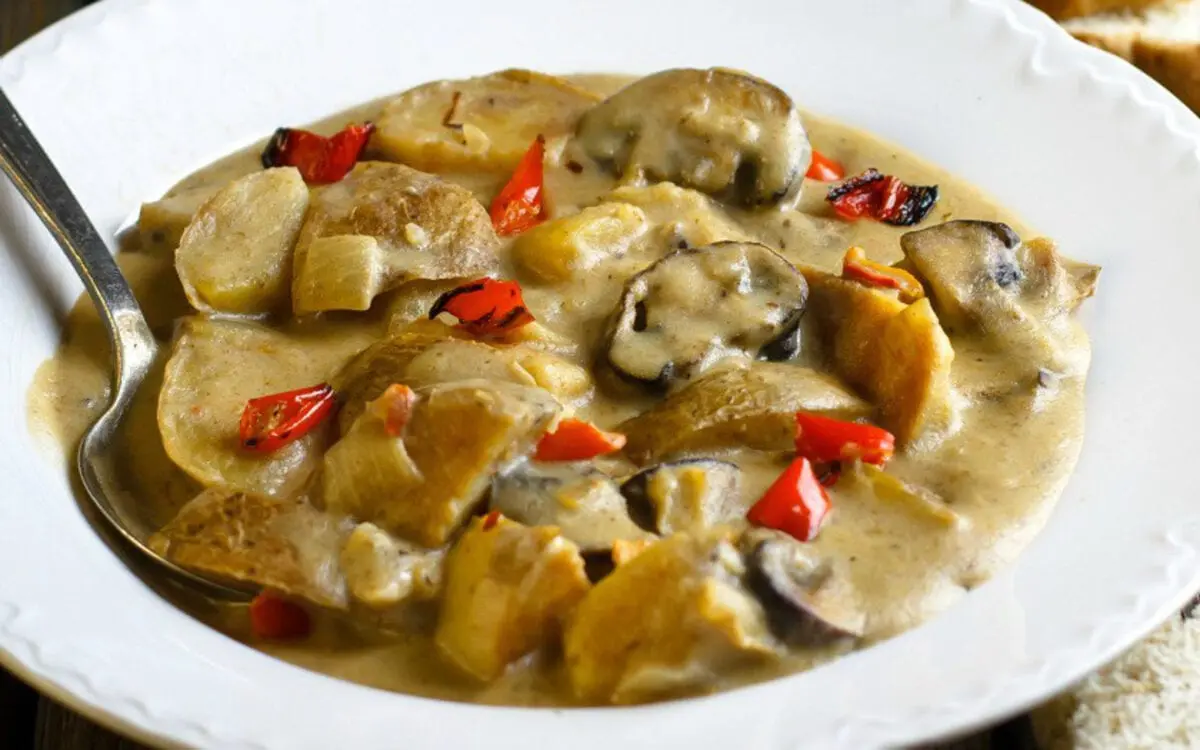 Recipe Stewed Potatoes with Mushrooms. Calorie, chemical composition and nutritional value.