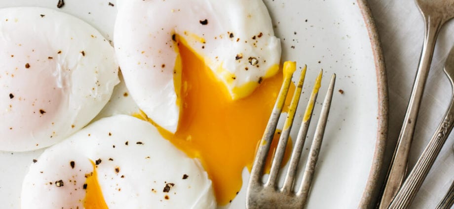 Secrets of making poached eggs