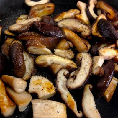 Shiitake mushrooms, cooked, with salt
