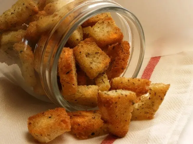 Spicy croutons recipe. Calorie, chemical composition and nutritional value.