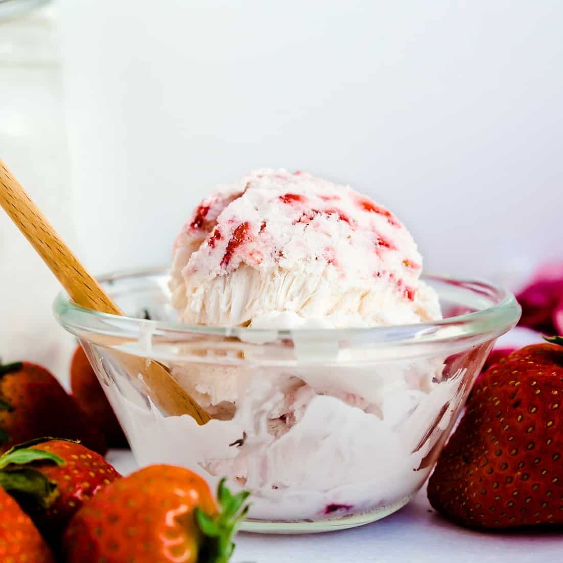 Strawberry milk ice cream - calories and nutrients.