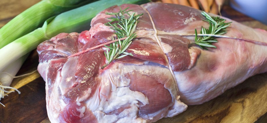 Buta, cijela, govedina, samo meso, obrezana na 1/4 ”masti, odabrana, pečena na otvorenoj vatri
