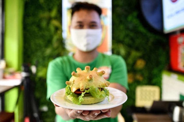 Vietnamica popina prepares coronaburgers